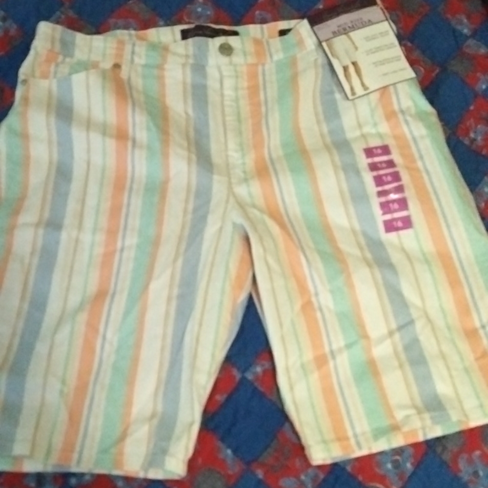 Gloria Vanderbilt Bermuda shorts
